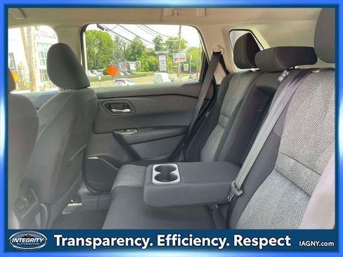 Used 2024 Nissan Rogue SV AWD/4WD image 12