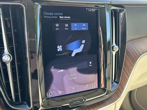 Certified 2021 Volvo XC60 T5 Momentum w/ Premium Package image 14