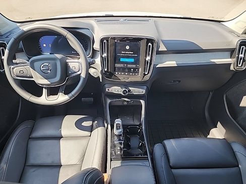 Certified 2026 Volvo XC40 B5 Plus AWD/4WD image 22