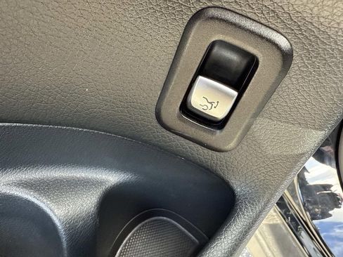 Used 2018 Mercedes-Benz GLC 300 image 24