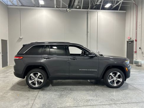 New 2025 Jeep Grand Cherokee Limited image 5