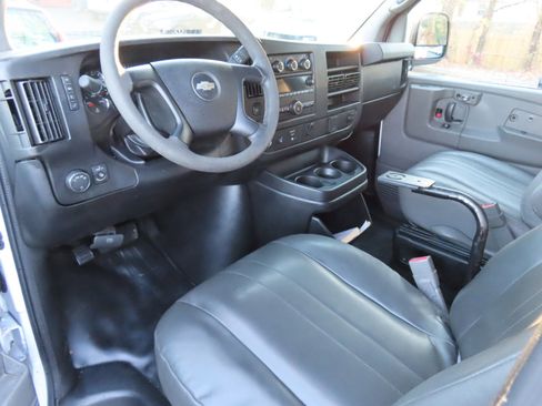 Used 2015 Chevrolet Express 2500 image 5