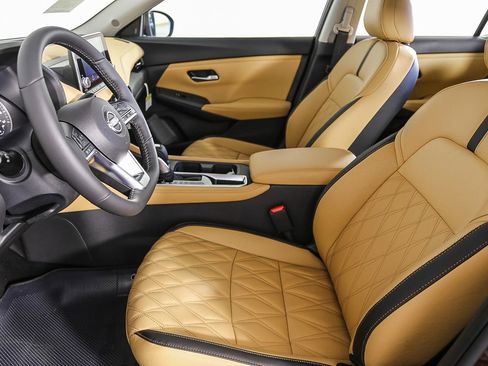 Used 2025 Nissan Sentra SV w/ SV Premium Package image 18