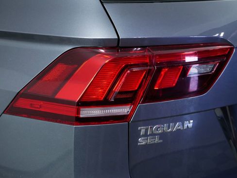 Used 2021 Volkswagen Tiguan SEL Premium R-Line image 12