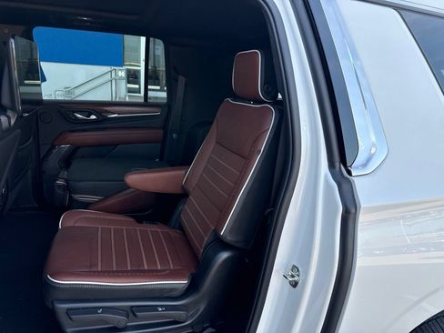 Used 2023 GMC Yukon XL Denali Ultimate AWD/4WD image 11
