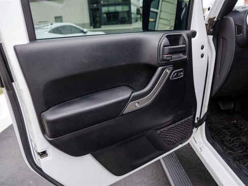 Used 2018 Jeep Wrangler Unlimited Sport S AWD/4WD image 16