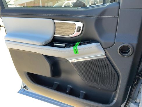 New 2025 Ford Expedition Platinum w/ Driver's Package image 24