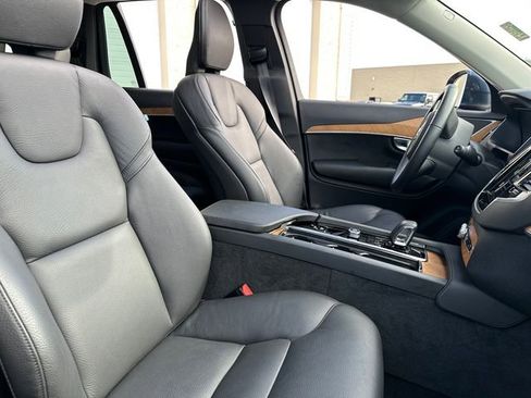 Used 2025 Volvo XC90 B6 Plus image 18