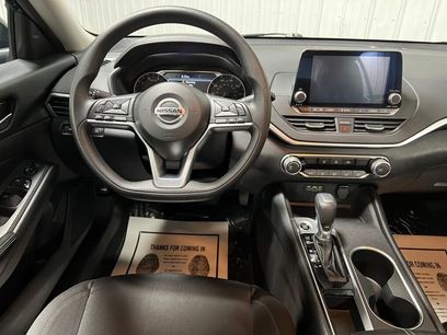 Used 2022 Nissan Altima 2.5 SV