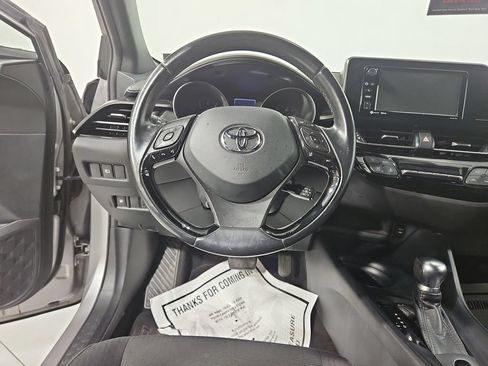 Used 2018 Toyota C-HR XLE FWD image 14