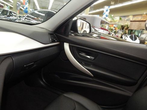 Used 2018 BMW 320i xDrive 320i xDrive AWD w/ Convenience Package image 33