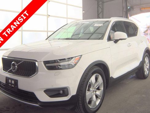 Used 2020 Volvo XC40 T4 Momentum FWD image 1