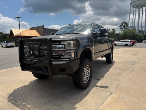 Used 2019 Ford F250 Lariat w/ Lariat Ultimate Package AWD/4WD image 1