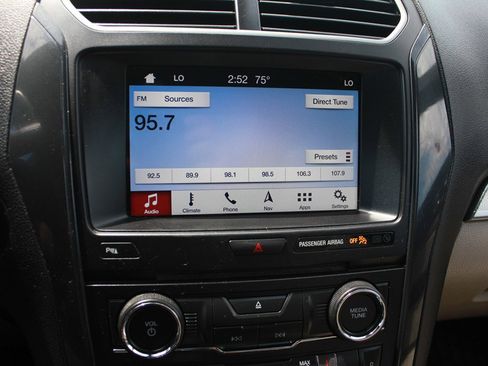 Used 2018 Ford Explorer XLT w/ Equipment Group 202A image 18