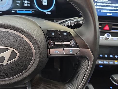 Used 2024 Hyundai Elantra Limited image 18