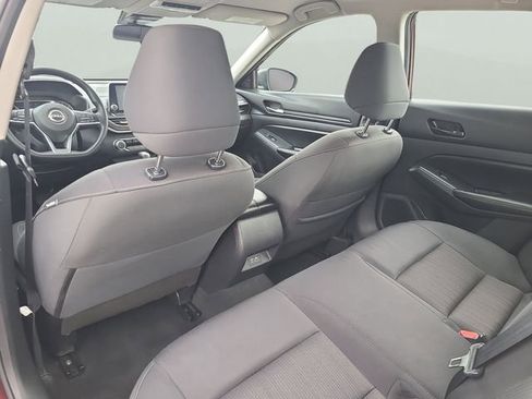 Used 2024 Nissan Altima 2.5 SV FWD image 15