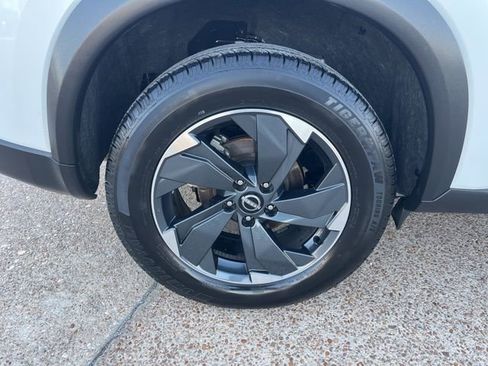 Used 2024 Nissan Rogue SV image 7