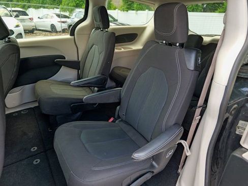 Used 2023 Chrysler Voyager LX image 25