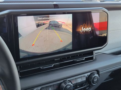 Used 2025 Jeep Wrangler Unlimited Sahara w/ Safety Group image 15