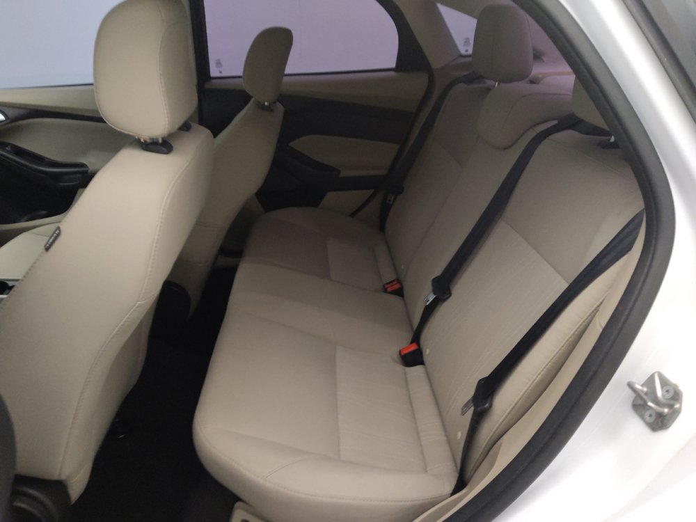 Used 2018 Ford Focus SE FWD image 18