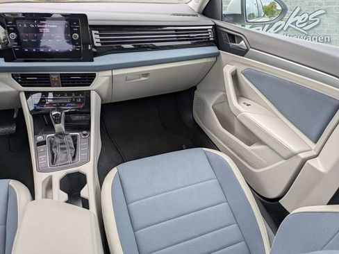 Certified 2025 Volkswagen Jetta SE FWD image 16