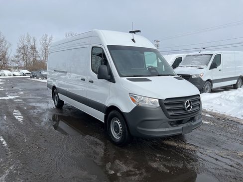 Used 2025 Mercedes-Benz Sprinter 2500 image 17