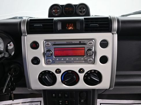 Used 2014 Toyota FJ Cruiser 4WD w/ Upgrade Package image 15
