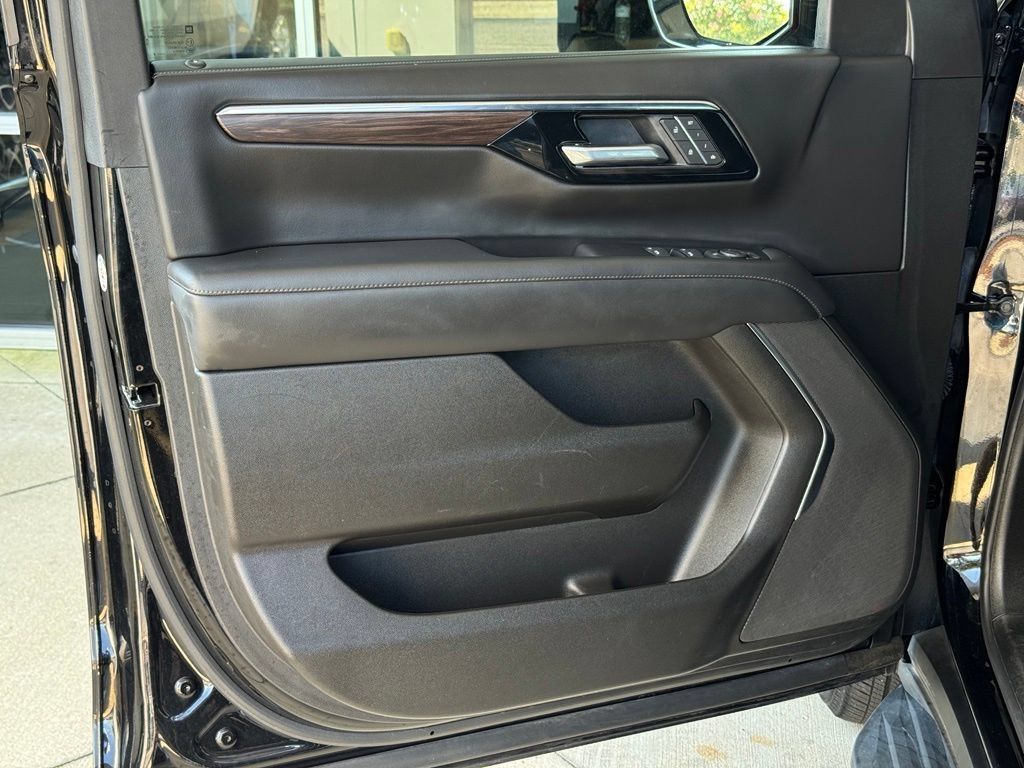 Used 2025 Chevrolet Tahoe LT RWD image 28