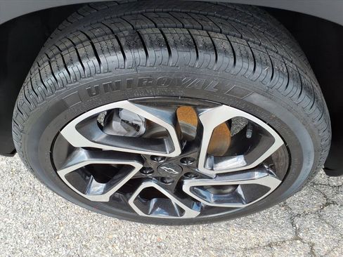 Used 2024 Chevrolet Trax RS w/ Sunroof Package FWD image 10
