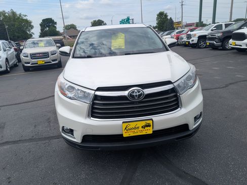 Used 2015 Toyota Highlander Limited w/ Driver Technology Package AWD/4WD image 3