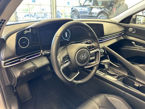 Used 2021 Hyundai Elantra Limited image 23