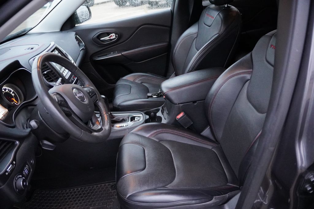 Used 2021 Jeep Cherokee Trailhawk w/ Premium Leather Package AWD/4WD image 4