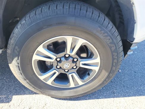 Used 2017 Toyota Tacoma TRD Sport w/ Premium & Technology Package image 22