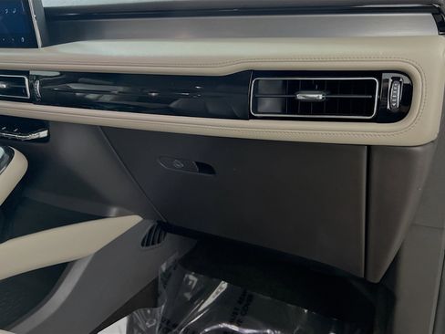 Used 2022 Lincoln Nautilus FWD w/ Premium Package image 35