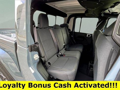 New 2025 Jeep Gladiator Sport image 27