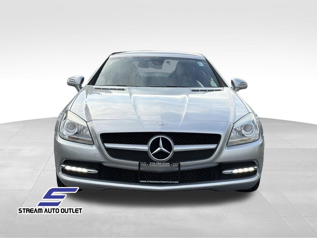 Used 2015 Mercedes-Benz SLK 250 image 2