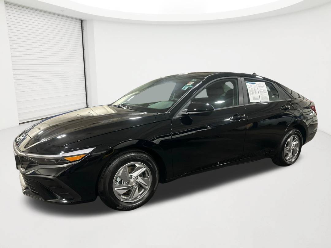Used 2026 Hyundai Elantra SE FWD image 1