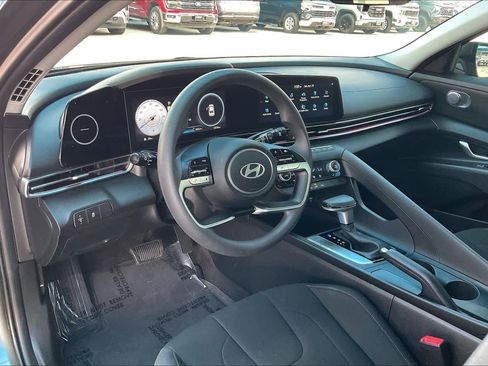 Used 2024 Hyundai Elantra SEL FWD image 16