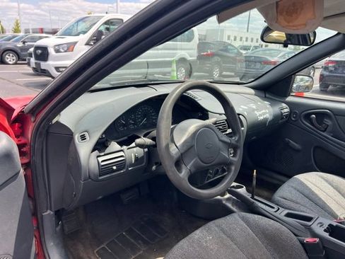 Used 2004 Chevrolet Cavalier Coupe w/ Sport Appearance Package FWD image 9