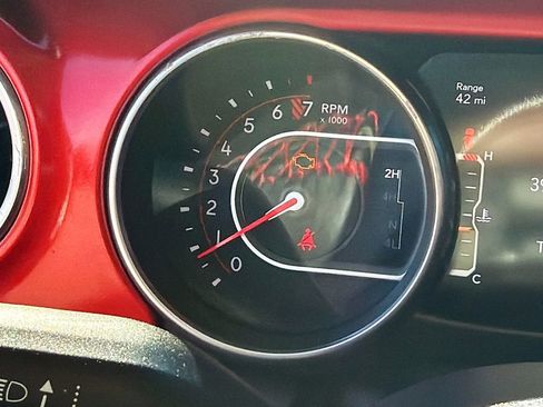 Used 2018 Jeep Wrangler Unlimited Rubicon w/ Dual Top Group image 38