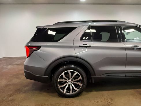 Used 2025 Ford Explorer ST-Line image 33