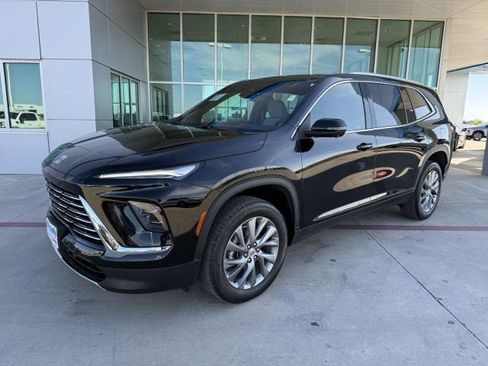 Used 2025 Buick Enclave Preferred w/ Power Package image 41