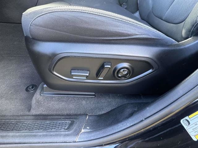 Used 2023 Jeep Grand Cherokee Laredo w/ Luxury Tech Group I AWD/4WD image 15