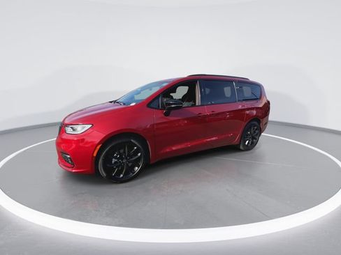 New 2026 Chrysler Pacifica Limited w/ S Appearance Package FWD image 4