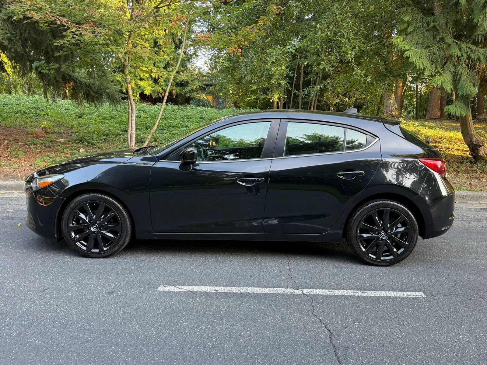 Used 2018 MAZDA MAZDA3 Touring FWD image 2