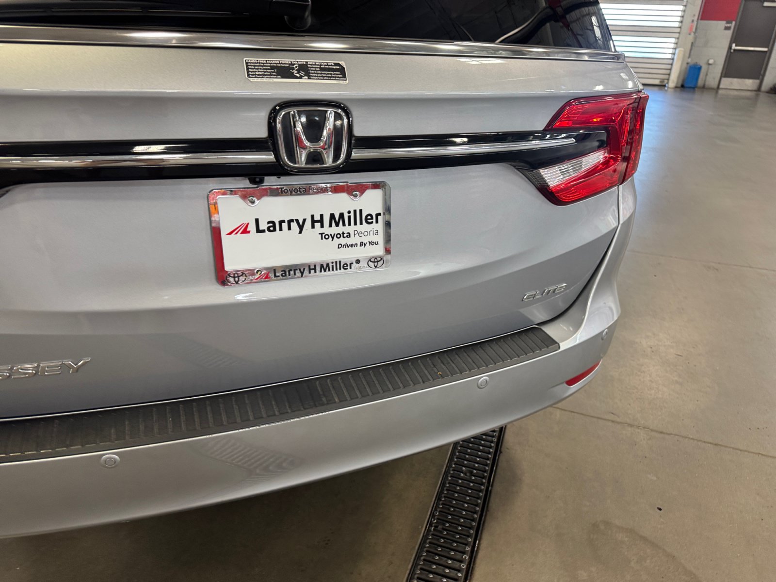 Used 2023 Honda Odyssey Elite image 25