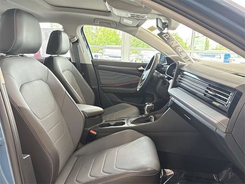 Used 2025 Volkswagen Jetta SEL image 19