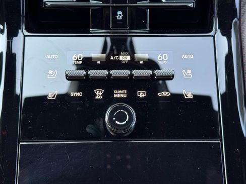 Used 2025 Porsche Panamera image 33