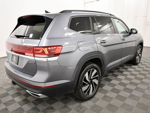 Used 2024 Volkswagen Atlas SE image 8