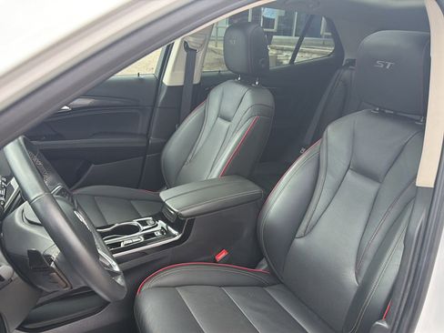 Used 2022 Buick Envision Essence w/ Sport Touring Package FWD image 14